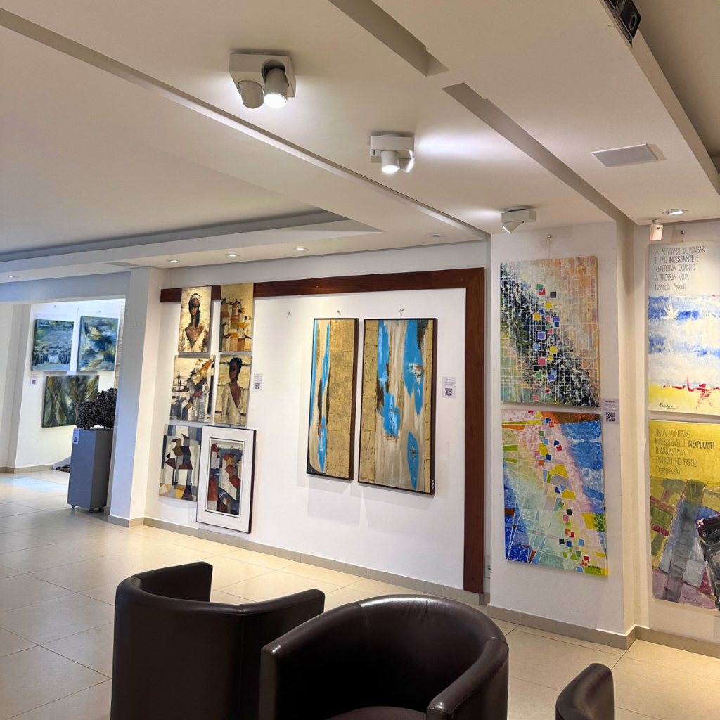 Exposição Entre Mundos em Campinas reúne 36 artistas de vários países e transforma a Galeria Ligia Testa em um encontro internacional de arte contemporânea